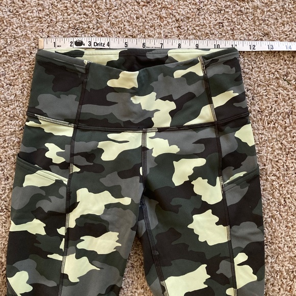Lululemon camo cropped leggings Size 4 - Picture 2 of 5
